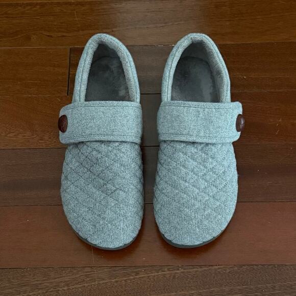 Vionic Jackie Quilted Flannel Slippers Women 9 Light Grey Comfort Adjustable - Picture 2 of 8